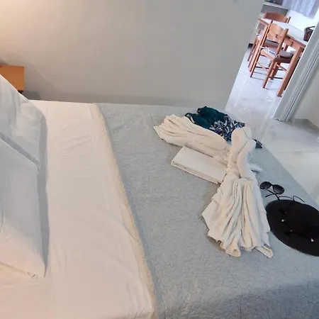 La Maison De Christine -adults Only Нощувка със закуска (B & B)